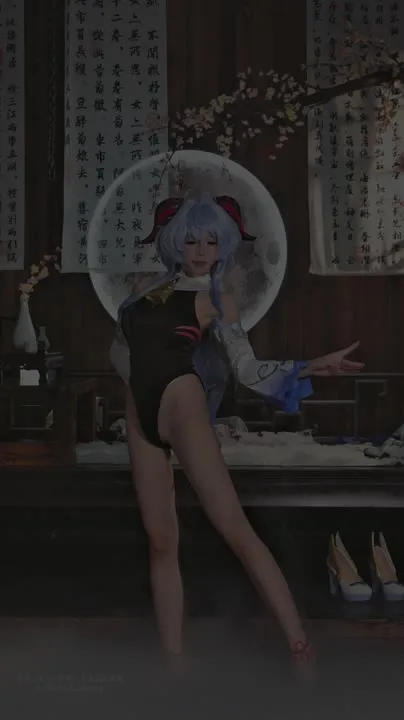 咬一口兔娘 cosplay album 咬一口兔娘 甘雨：循循守月 - Video 79