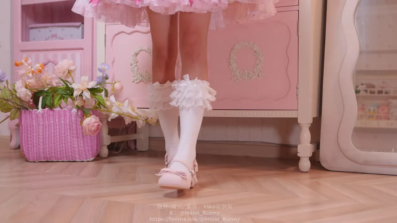 咬一口兔娘 cosplay album 咬一口兔娘：丝绒粉黛 小舞蹈 - Video 87