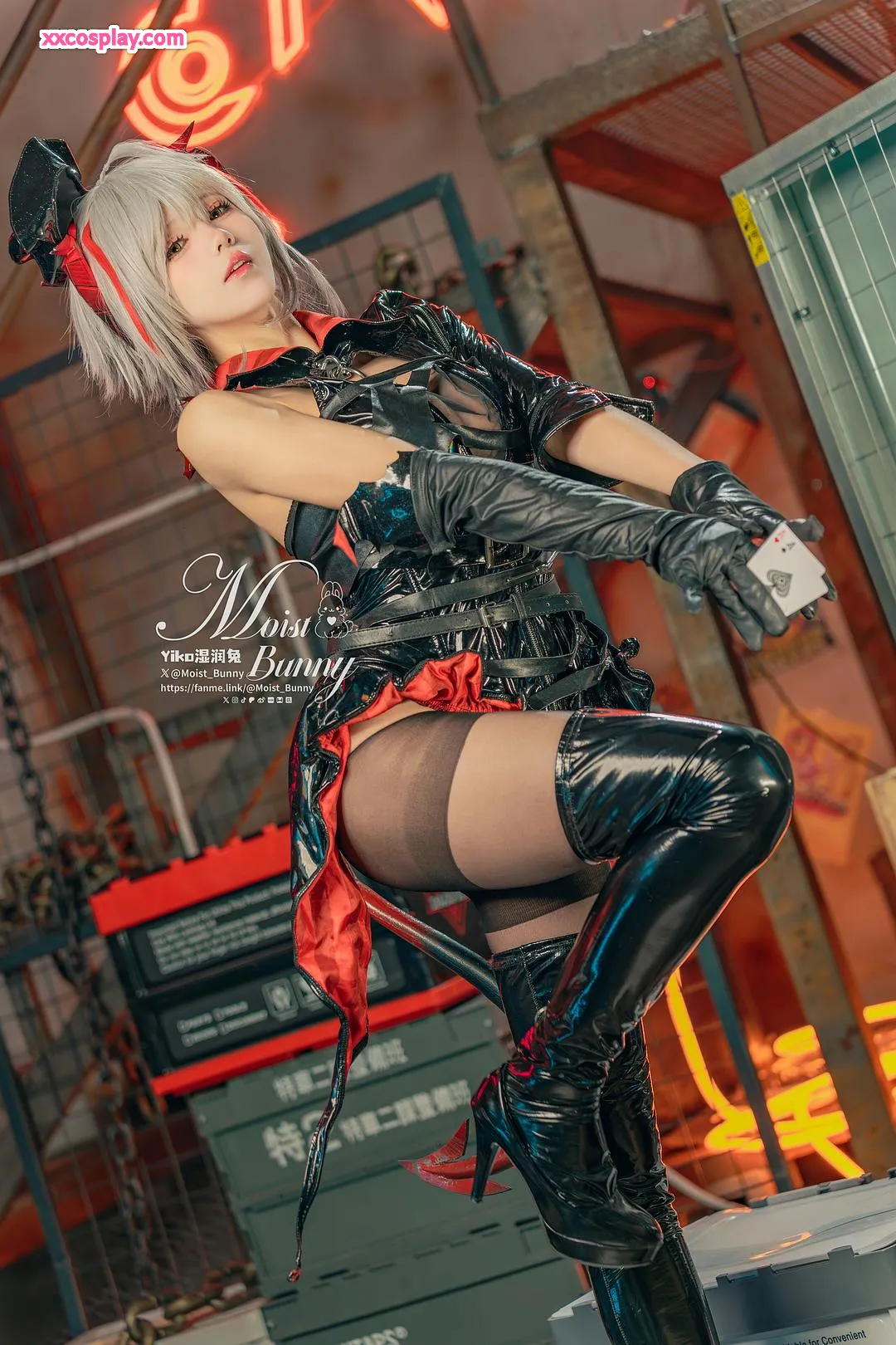 Yiko兔娘の「Moi Bunny」デモンバニー latexグラビア