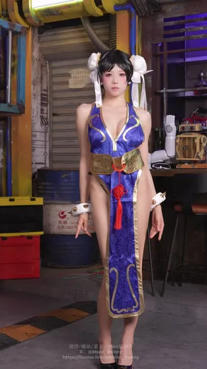 咬一口兔娘 cosplay album 咬一口兔娘 街霸春麗：桃花旗袍 - Video 89