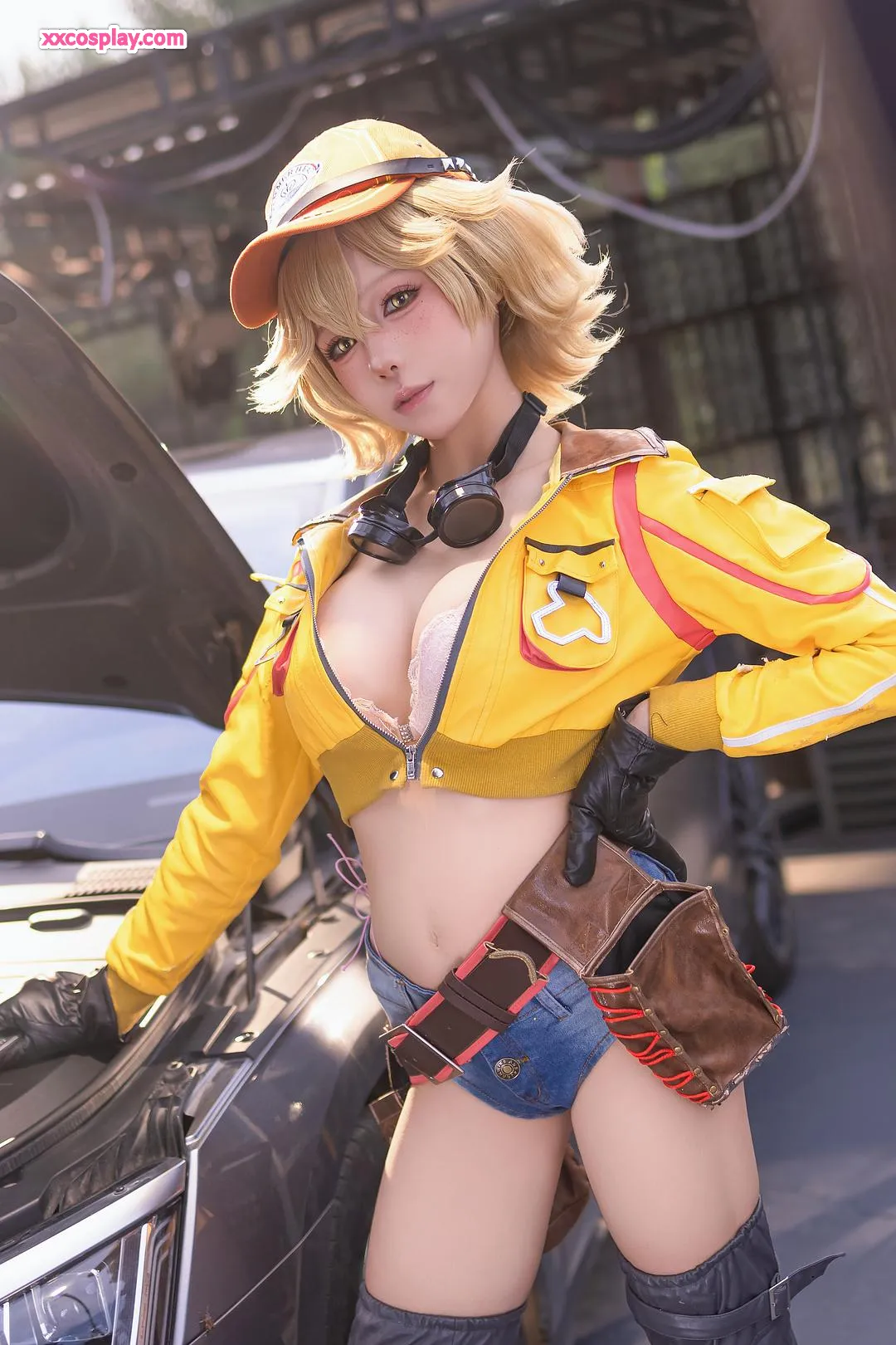 Yiko Rabbit Girl as シドニー・オールラム - FF15 メカニックコスプレ