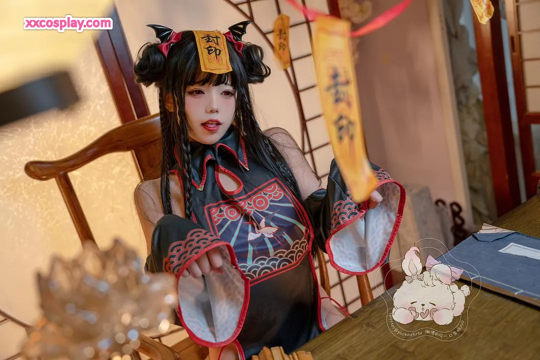 咬一口兔娘の『ゾンビスクワット』コスプレ