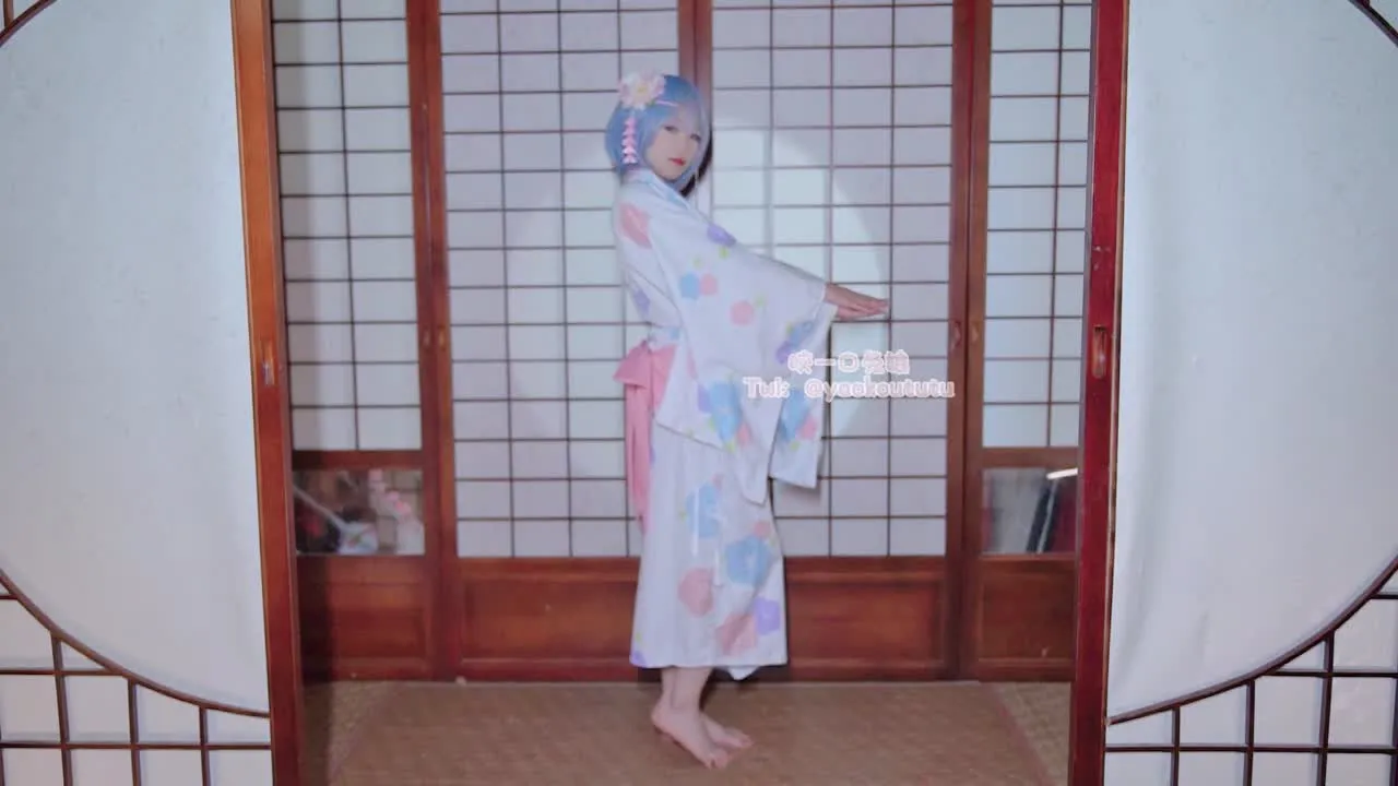 咬一口兔娘 cosplay album 咬一口兔娘のレム夏祭り浴衣 - Video 41