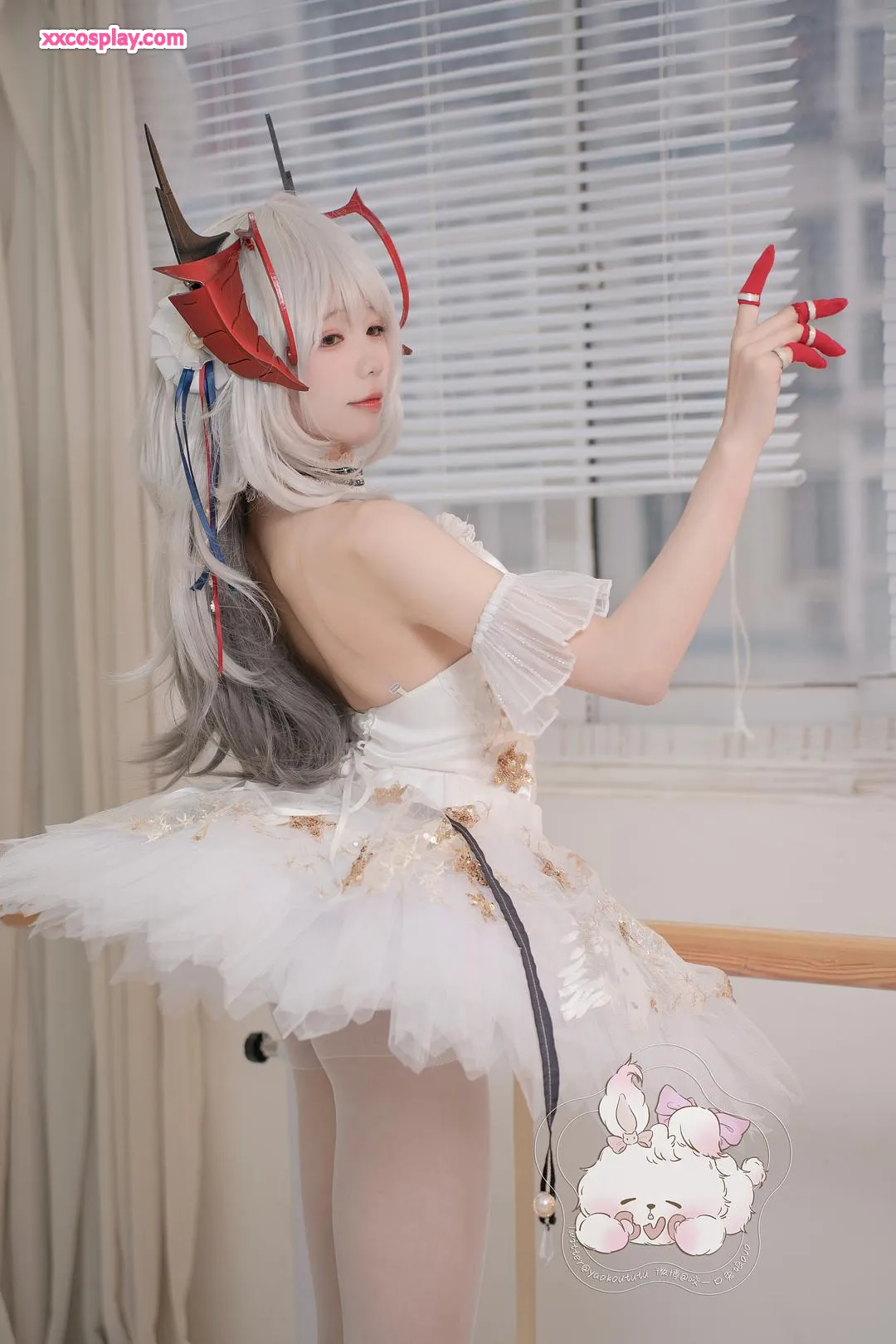 咬一口兔娘：ブラックスワン - W白鳥の舞