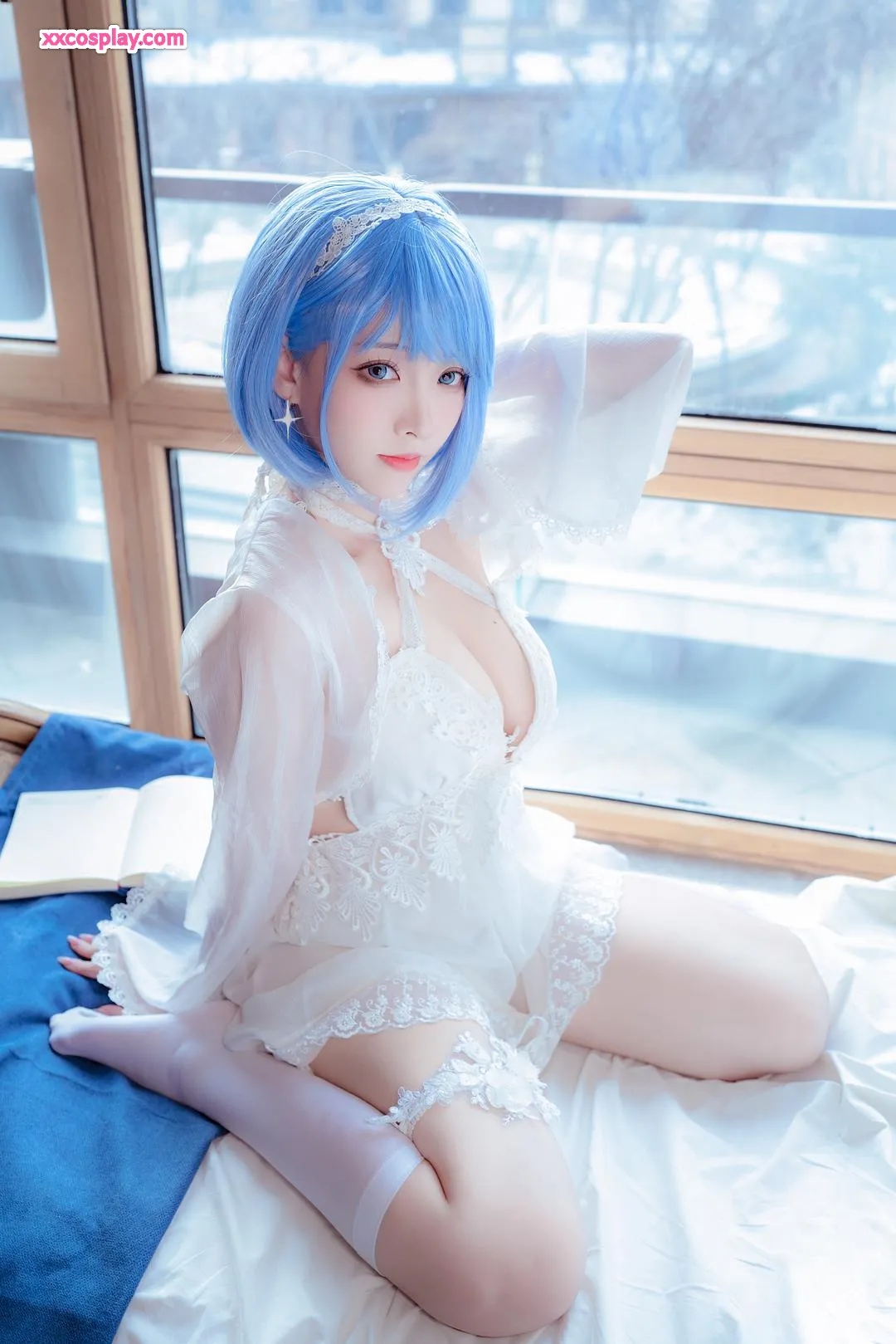 Miyamoto Sakura trong trang phục Chapayev (Azur Lane)