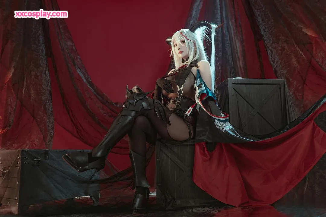 Miyamoto Sakura trong vai Aegir (Azur Lane)