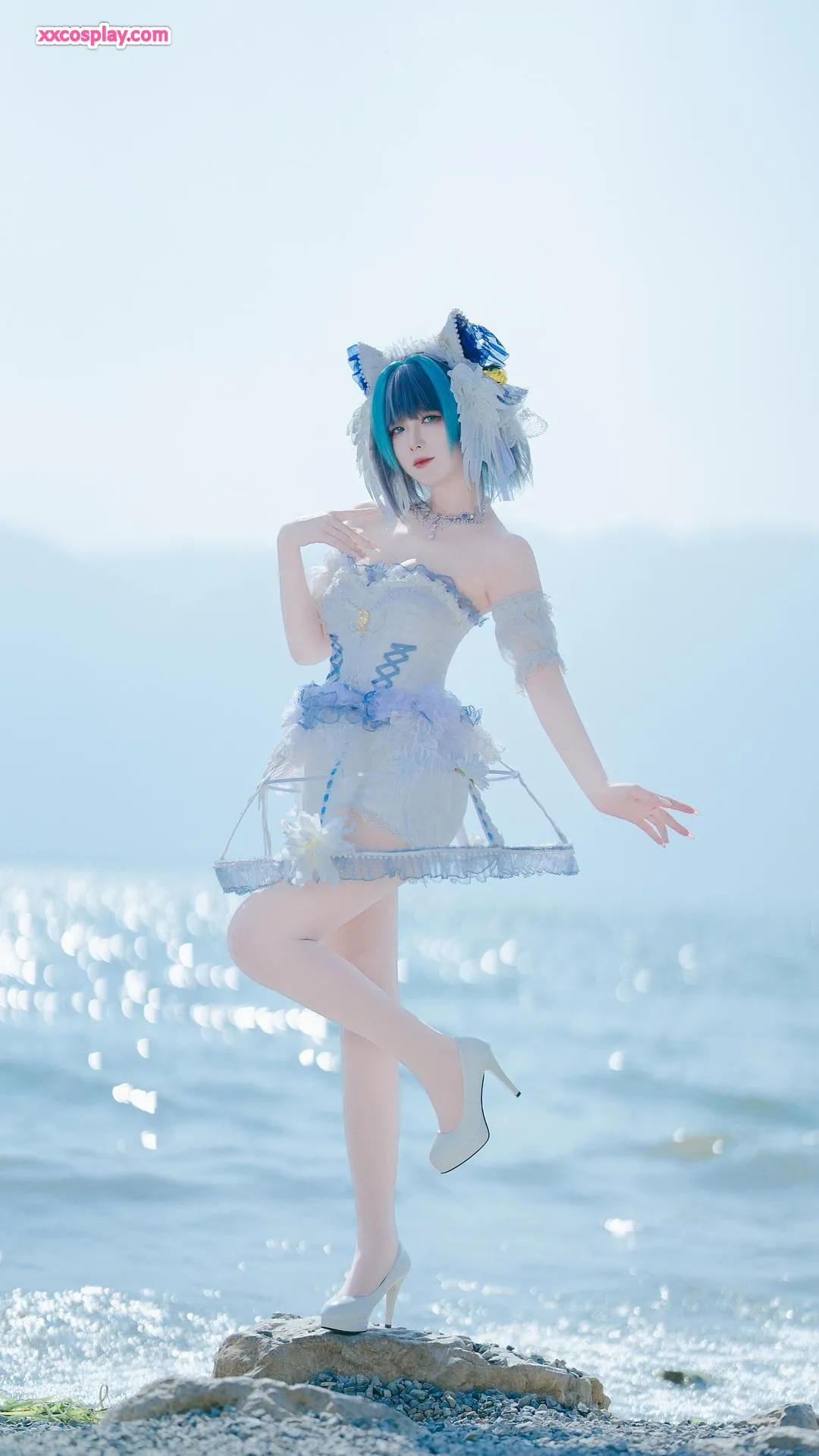 Fengjiangjiangv sebagai Cheshire Gaun Mini (Azur Lane)