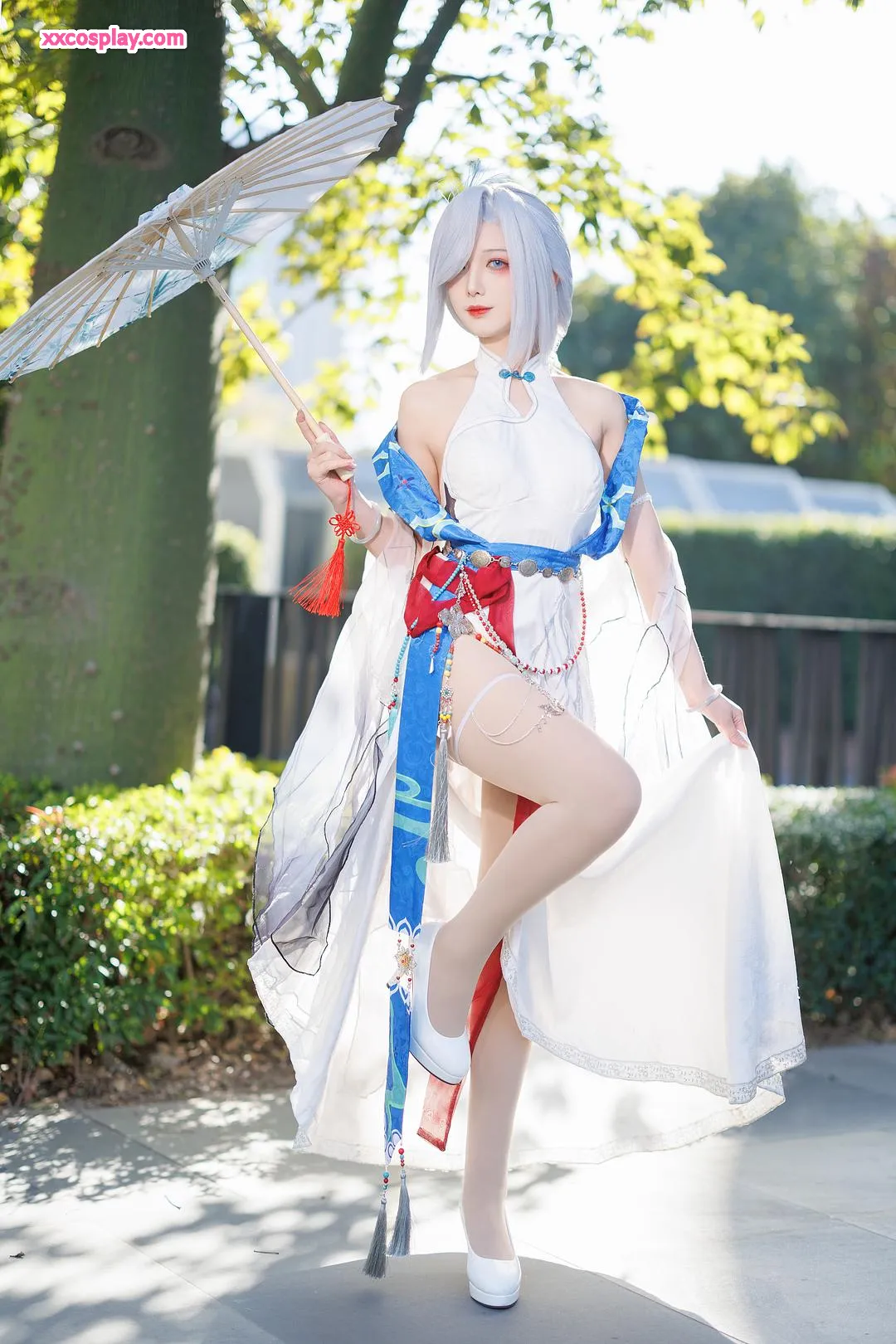 Fengjiangjiang V - Cosplay Shenhe Divine
