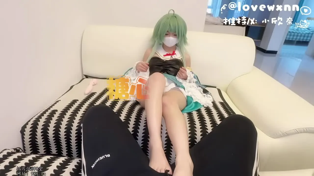 Xiaoxinnai NO.027: Lüsternes Fußspiel - Footjob, Reiten & Creampie