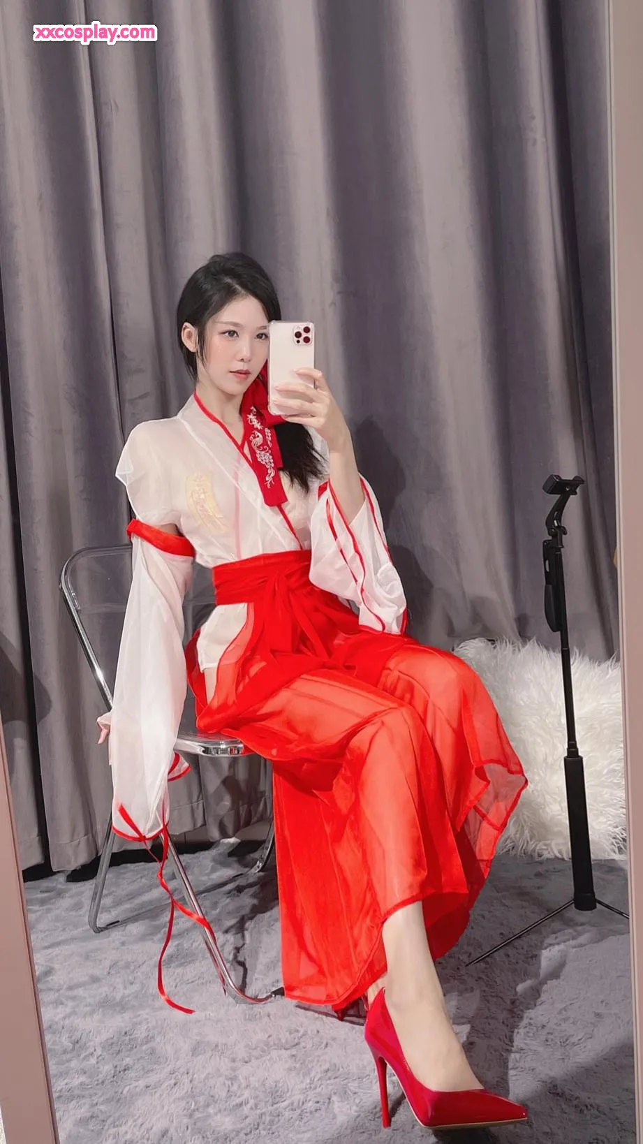 Dou Niang - Li Shi: Cosplay Pemburu Iblis Memikat