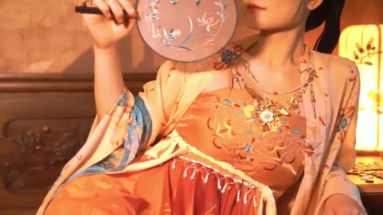 星澜是澜澜叫澜妹呀 cosplay album Xinglan adalah Lanlan, panggil Lanmei – Hasrat Musim Semi Istana - Video 91