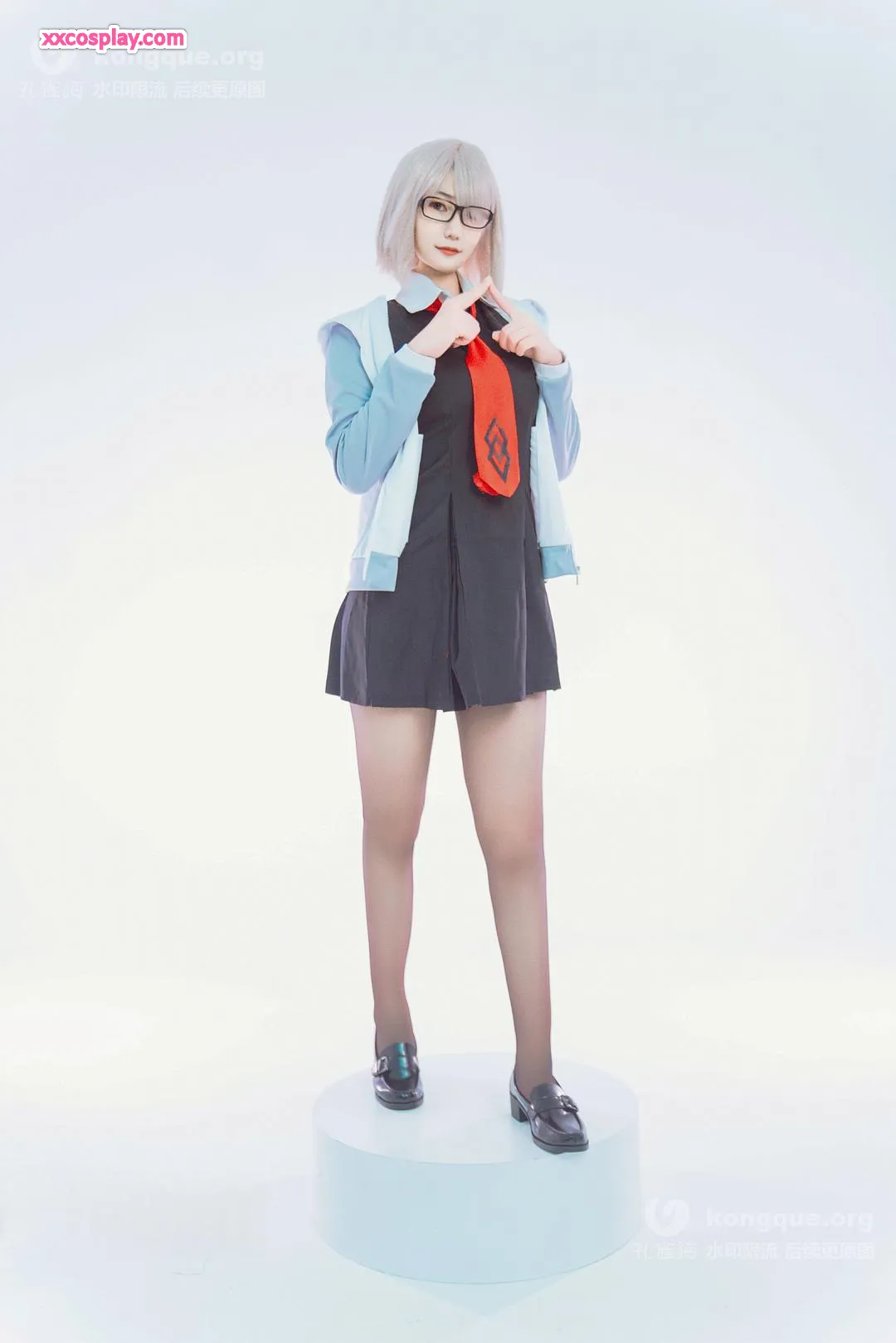 XingLan as Mash Kyrielight - FGO Schoolgirl Cosplay