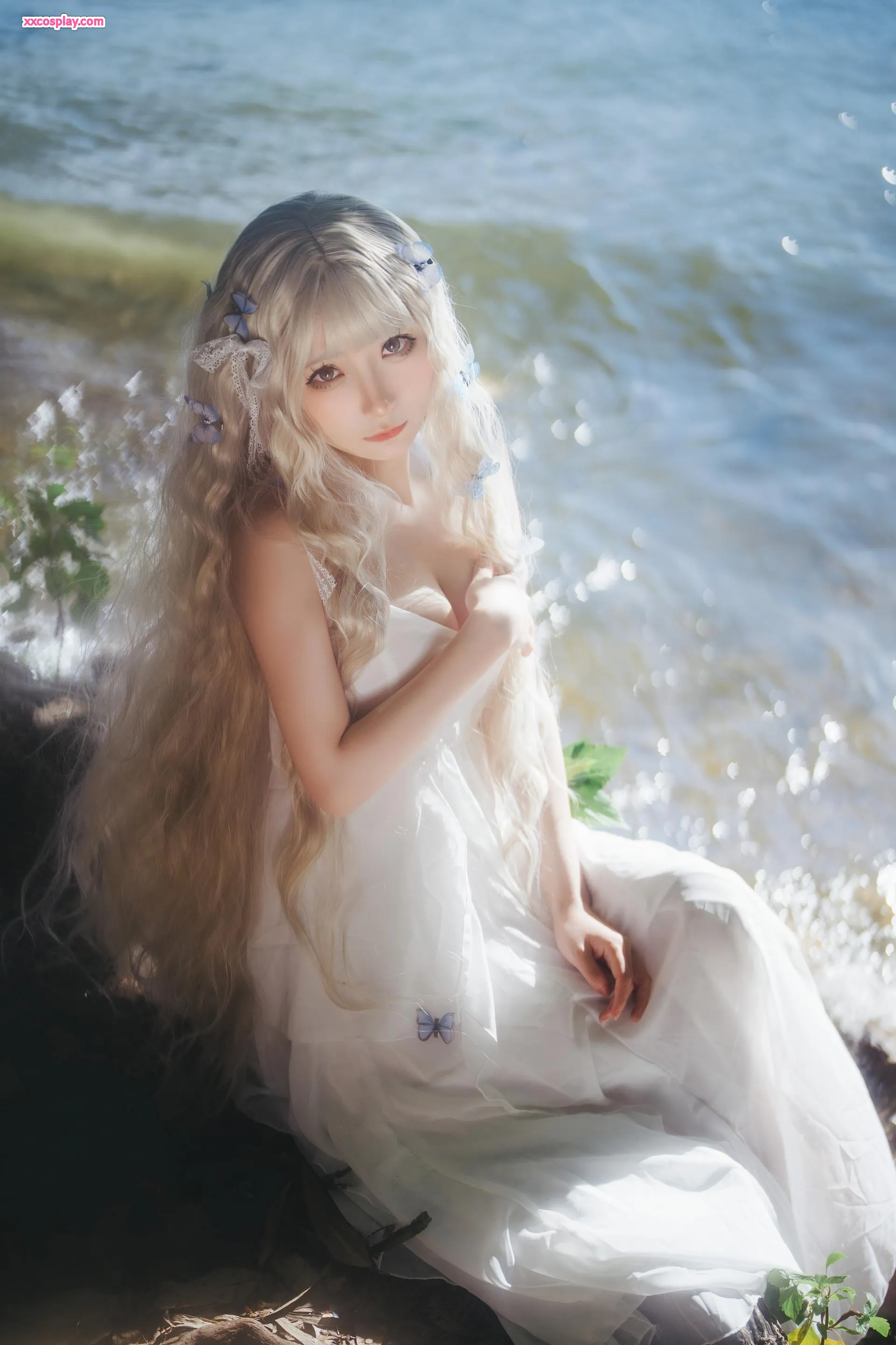Shisanbushishiw - Robe Blanche au Bord du Lac