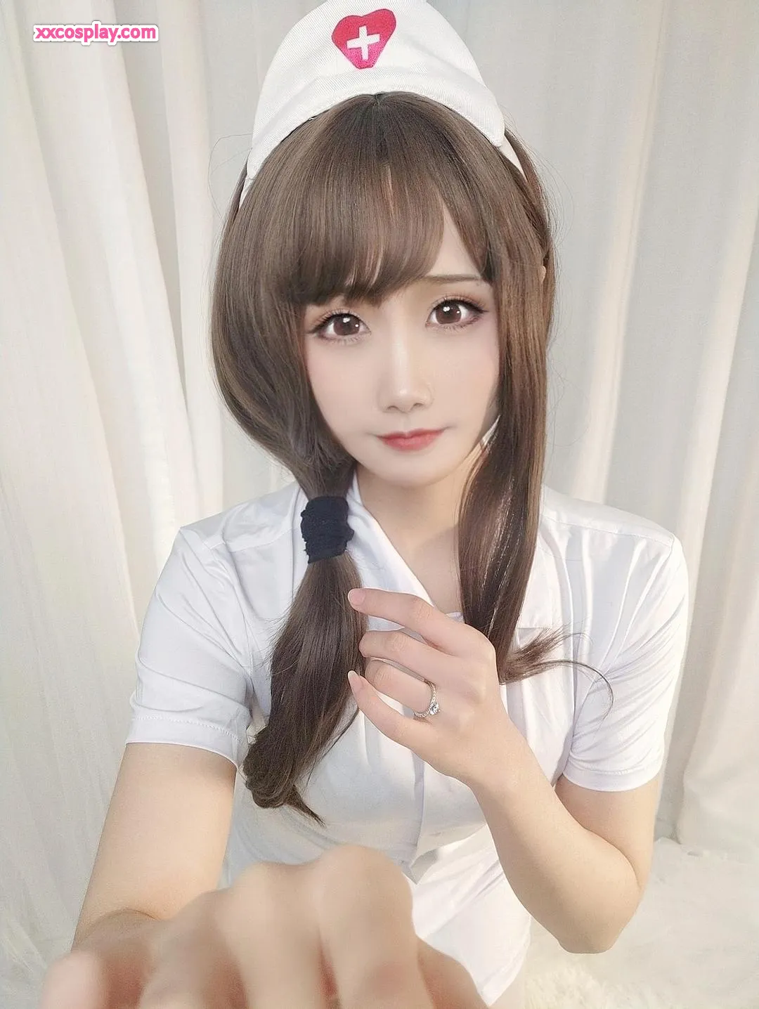 샤오메이 마: 매혹적인 간호사 주부