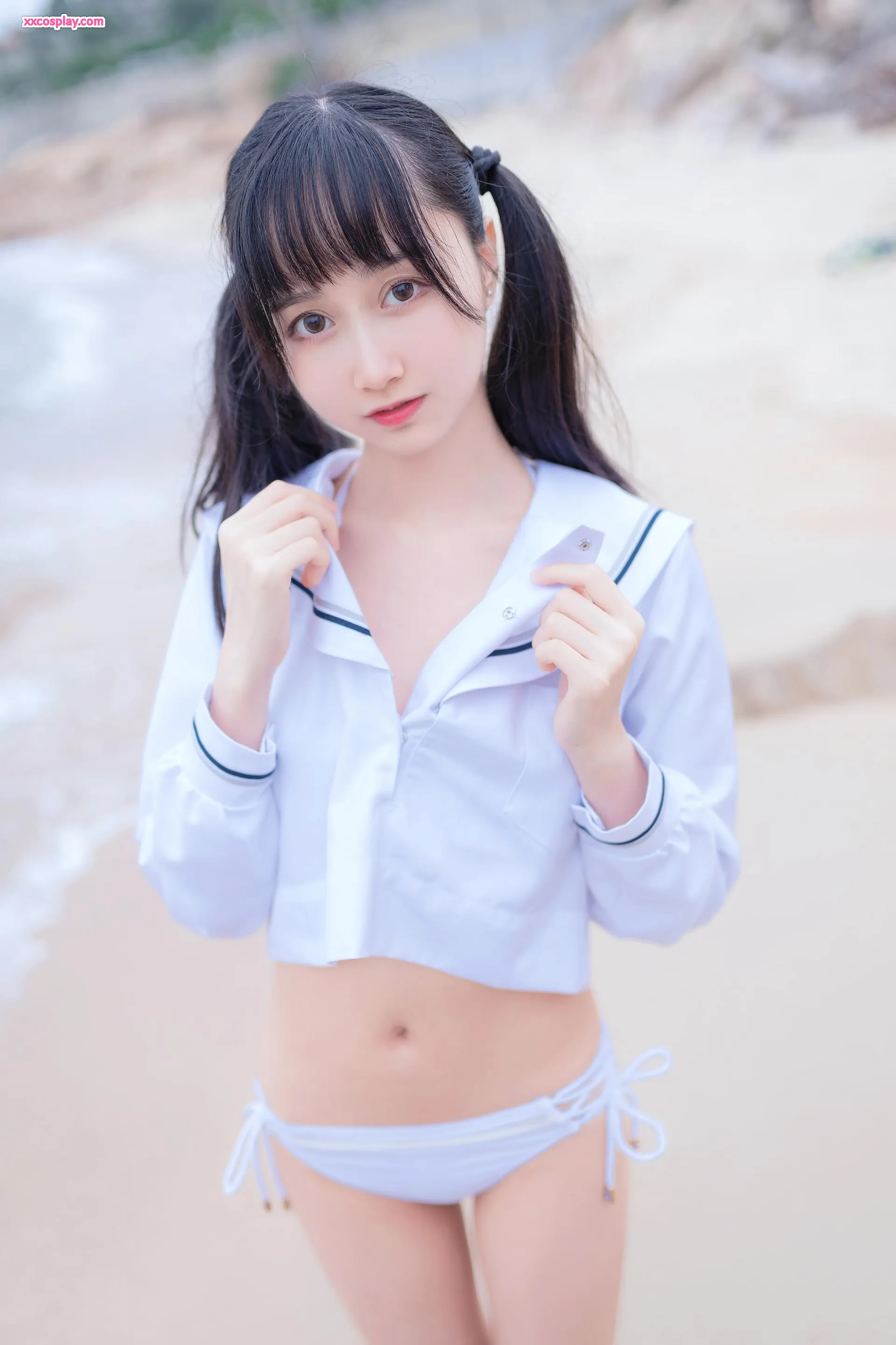 Mumianmian OwO: Puting Bikini sa Dalampasigan