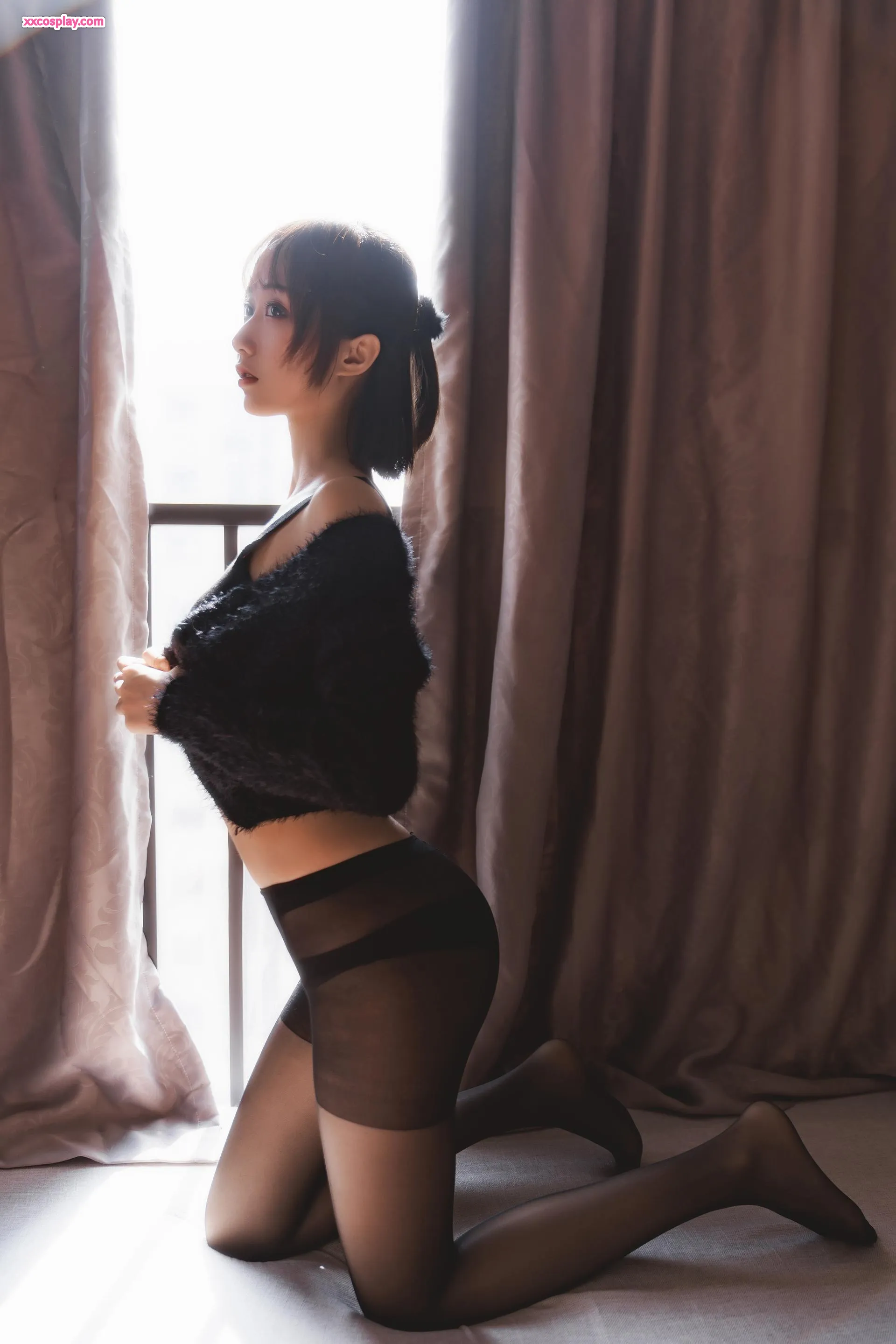 Mumianmian OwO : Boudoir Sensuel en Bas Noirs