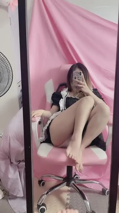 末夜787 cosplay album Moye787 - Mga Seductive Maid Selfie - Video 25