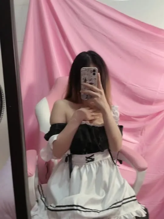 末夜787 cosplay album Moye787 - Mga Seductive Maid Selfie - Video 27