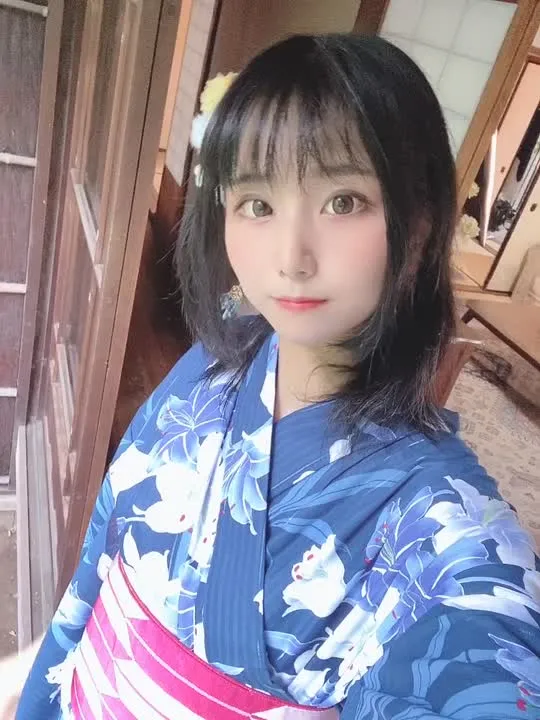 柳丸 cosplay album Yukata hoa lily xanh dương quyến rũ của Yanagimaru - Video 2