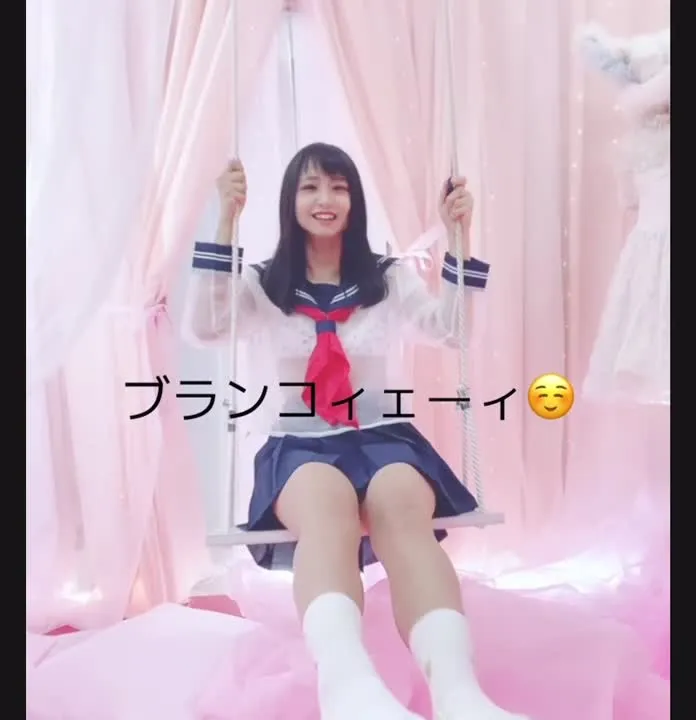 柳丸 cosplay album 柳丸的俏皮水手服坐姿写真 - Video 2