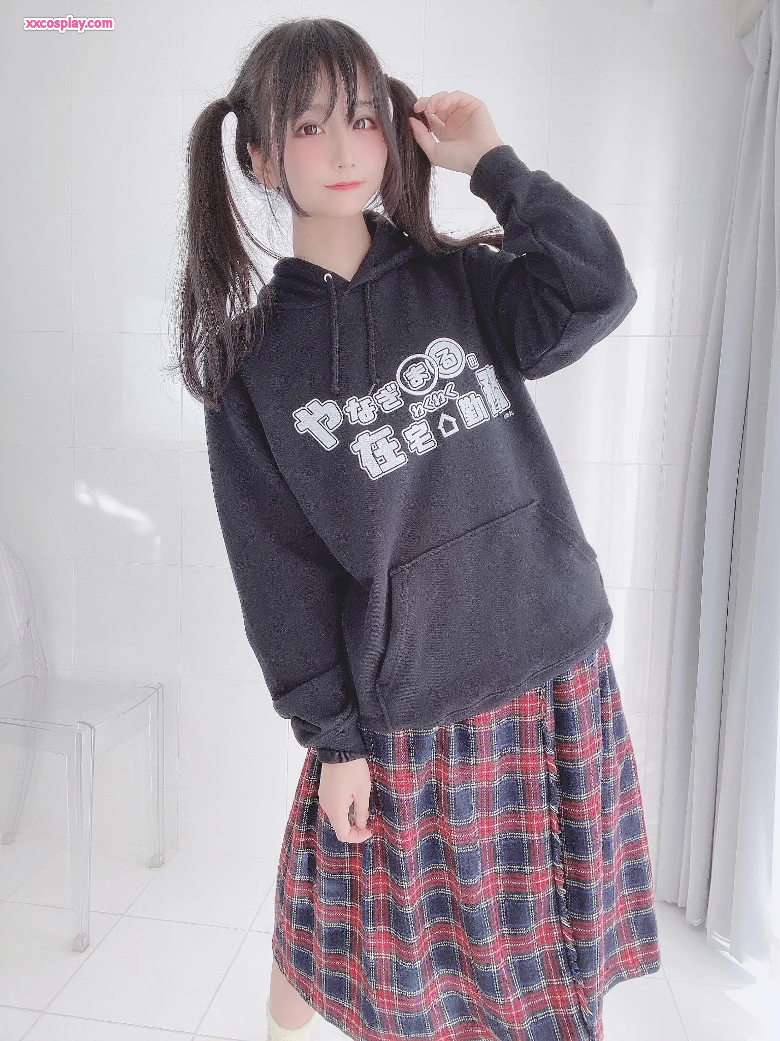 Hoodie Làm Việc Tại Nhà Hấp Dẫn Của Yanagimaru