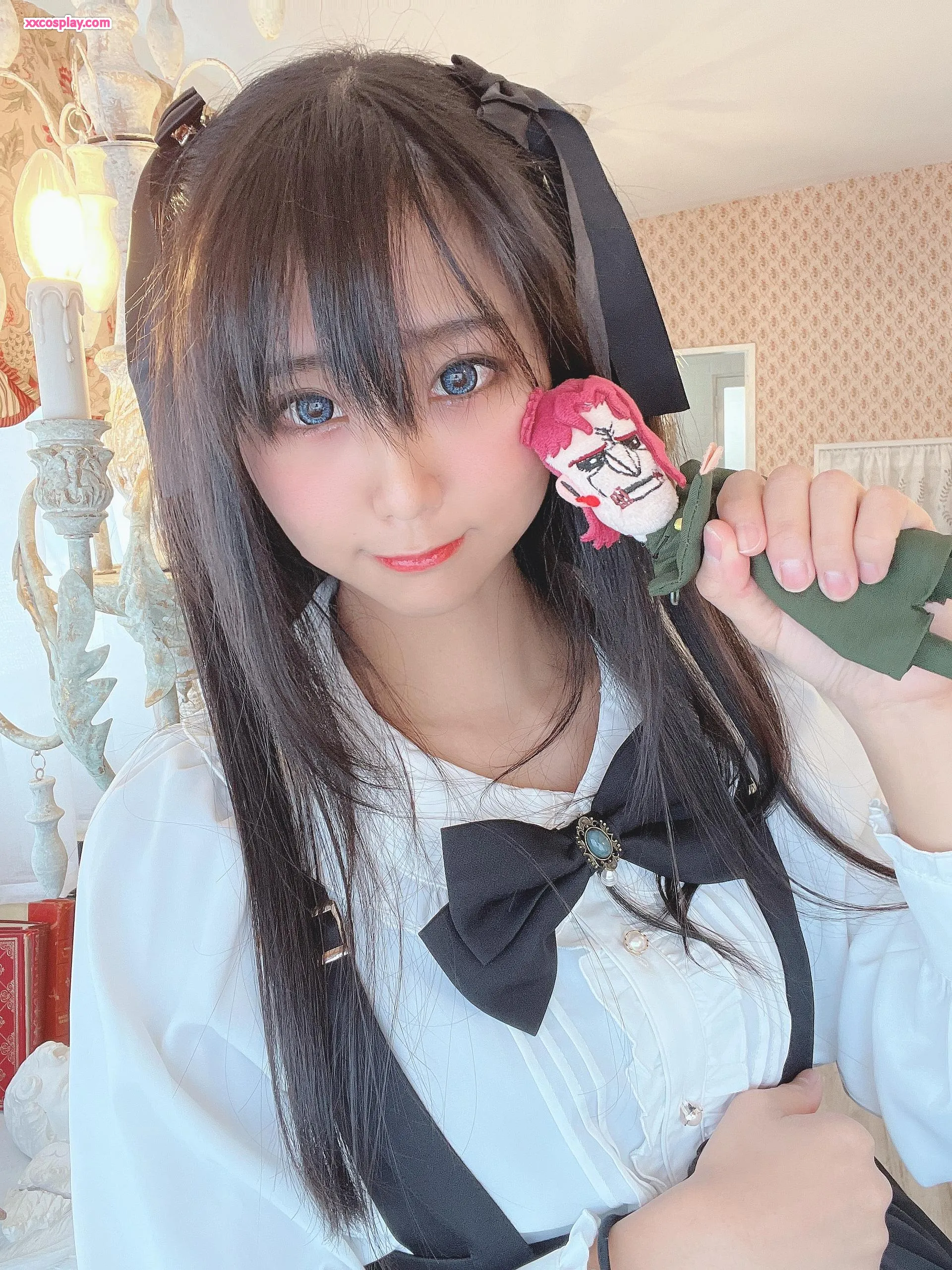 Yanagimaru attend la nouvelle lune en Gothic Lolita