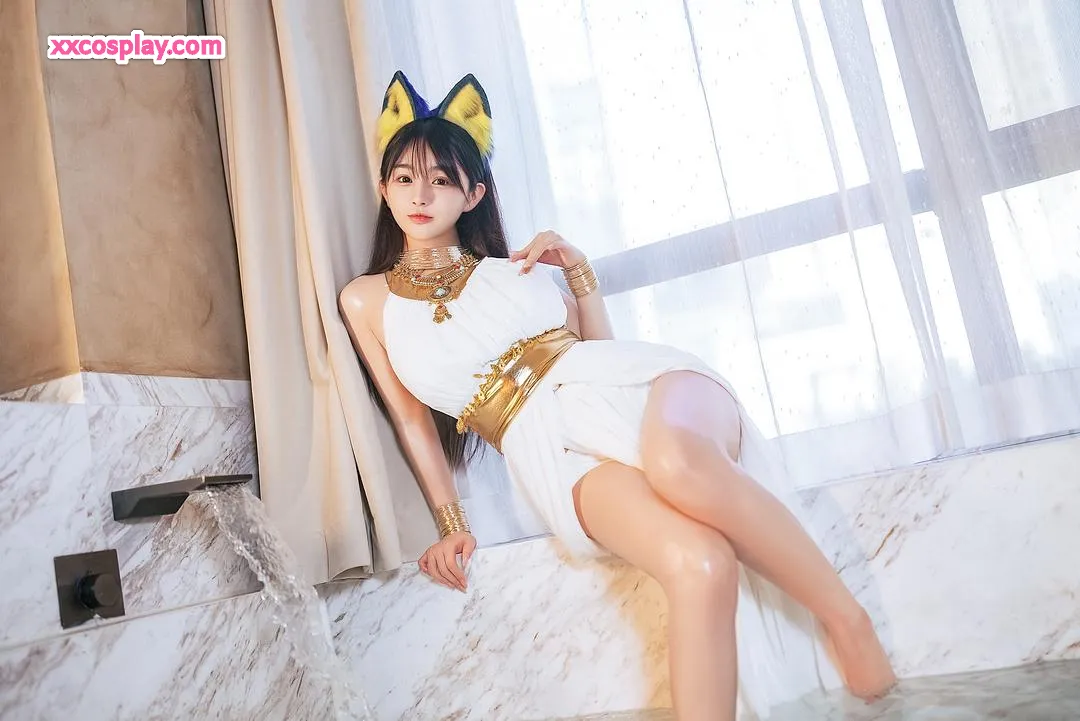 Sakurai Ningning - Chatte Blanche