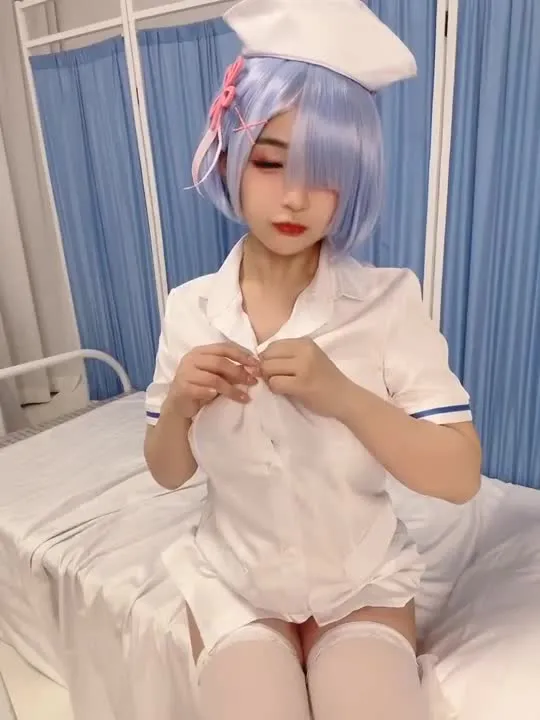 桜井宁宁 cosplay album Sakurai Ningning : Cosplay Infirmière Rem - Video 15