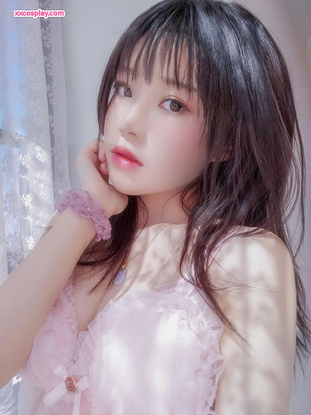 잉타오묘의 프릴 핑크 란제리