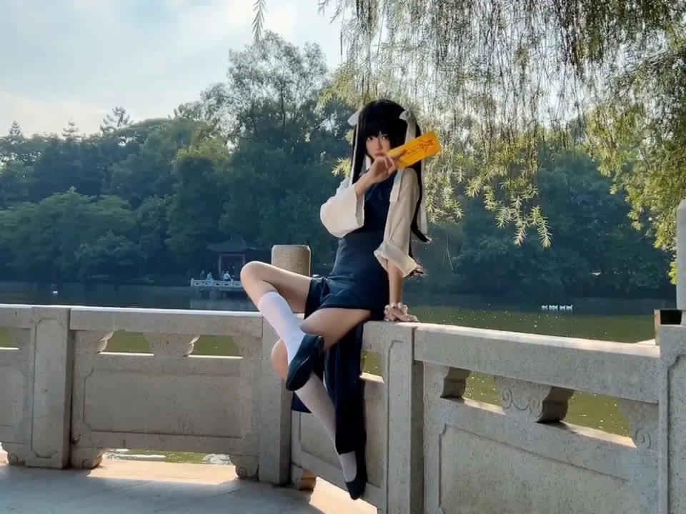 桜桃喵 cosplay album 樱桃喵 化身 伊豆那 - 碧蓝档案写真集 - Video 25