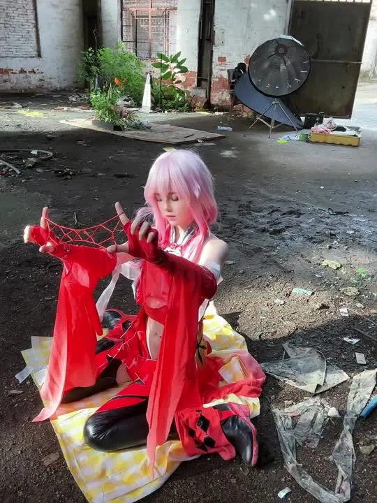 桜桃喵 cosplay album 樱桃喵废墟中的神秘猫娘 - Video 5