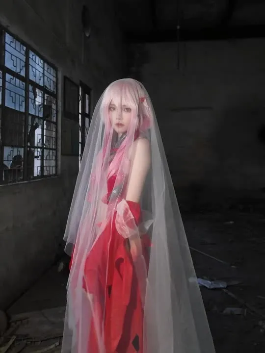 桜桃喵 cosplay album 樱桃喵废墟中的神秘猫娘 - Video 6