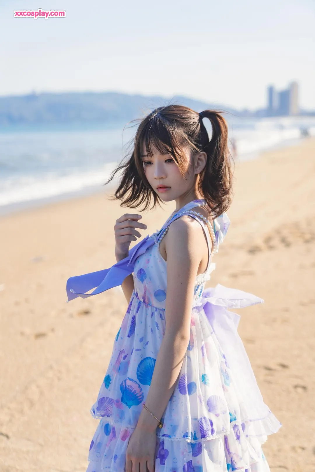 Sakuramomomiao na Seashell Lolita sa Beach