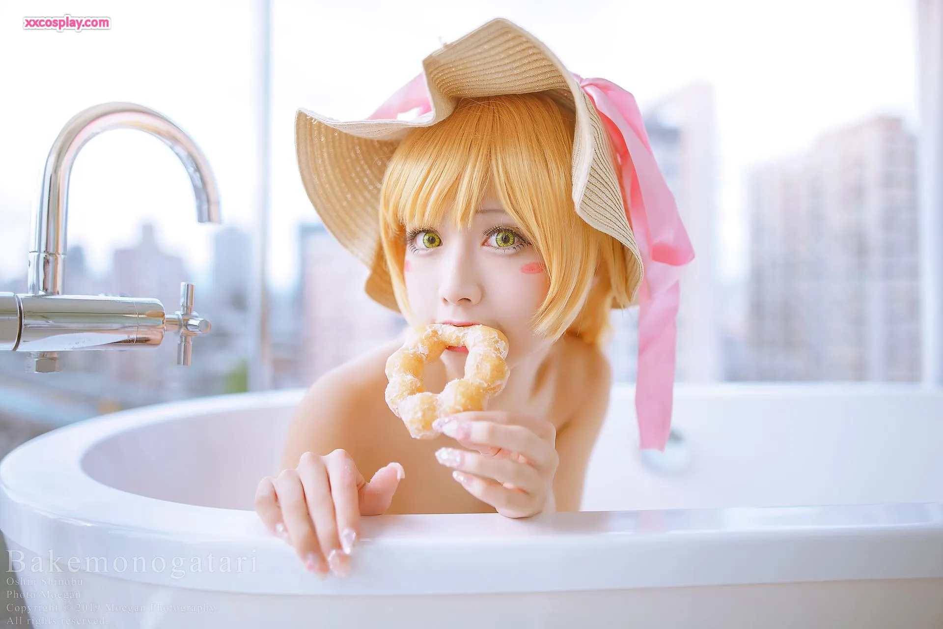Okita Rinka as Shinobu Oshino: Donut Bath