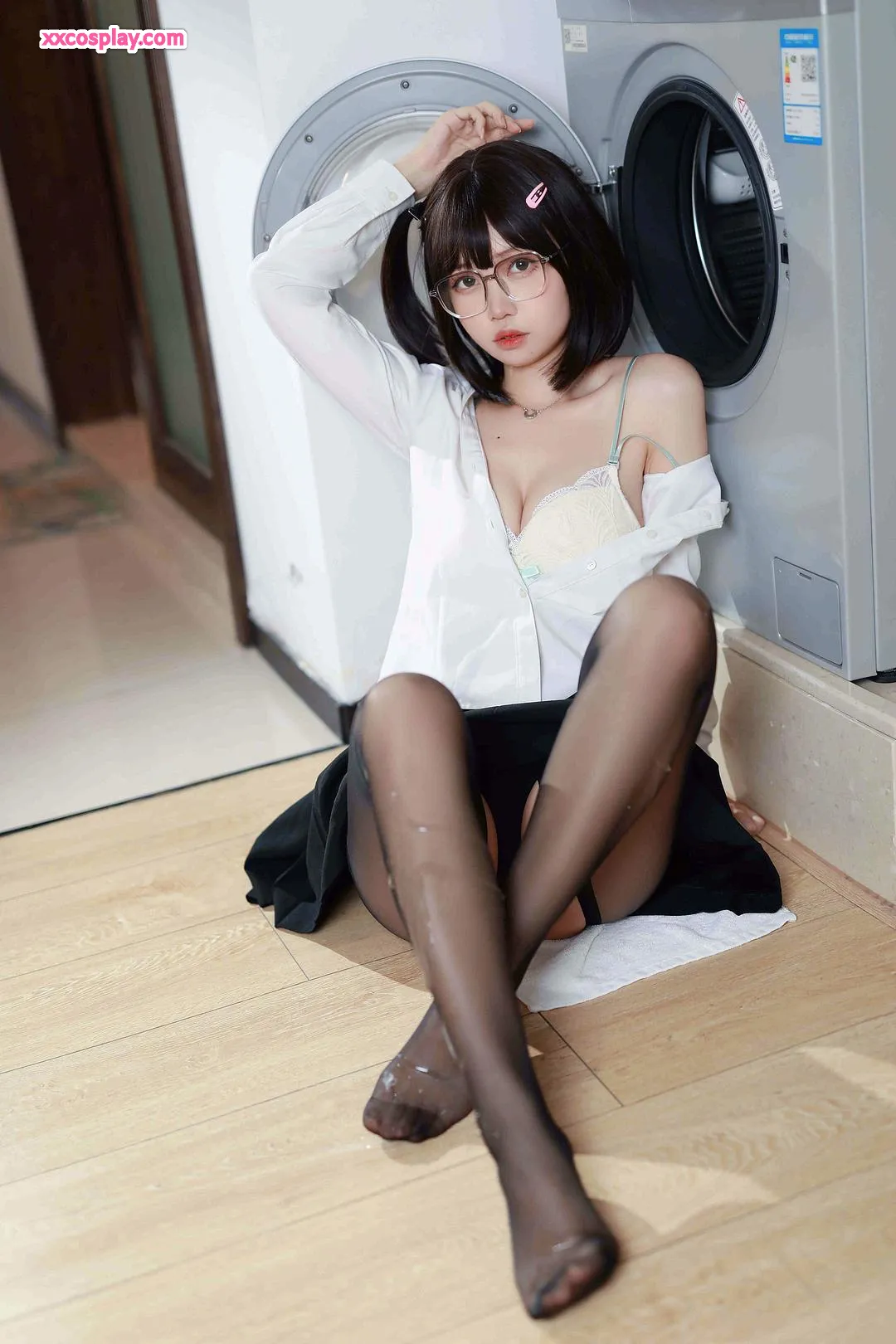 Luosang Yizi - Fille aux lunettes