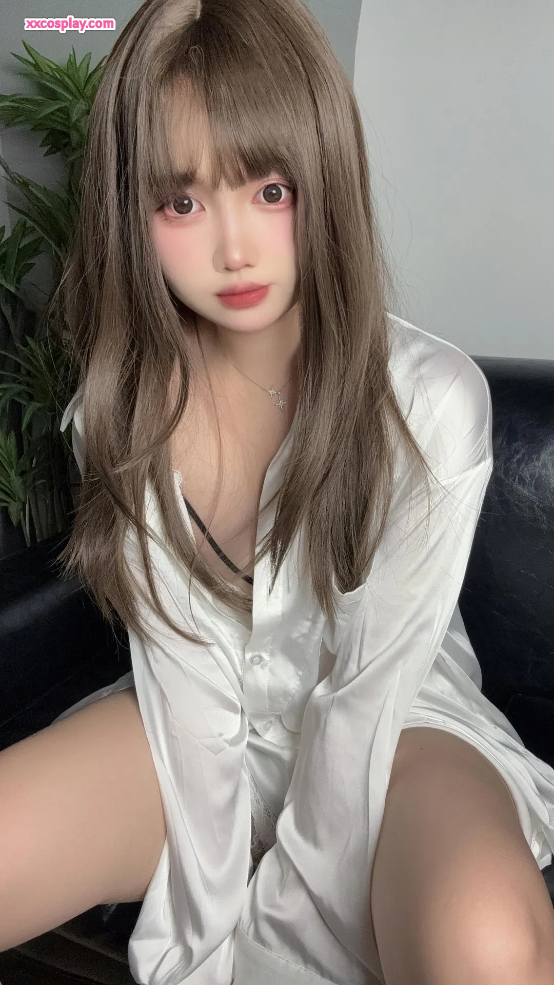 Luosang Yizi en lingerie en dentelle blanche séduisante