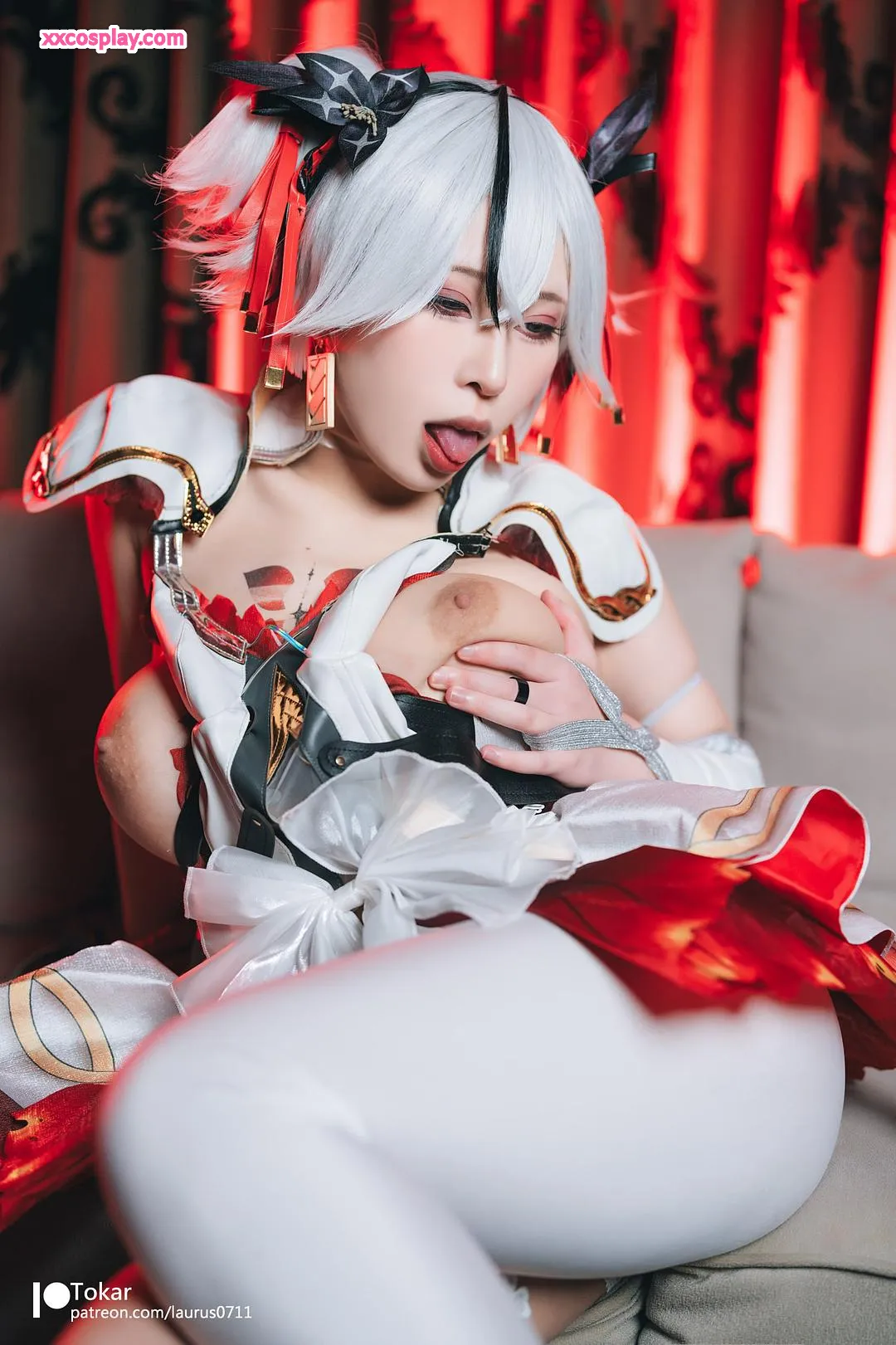 Tokar as Tsubaki - Wuthering Waves Gravure Cosplay