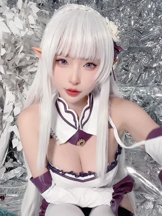 清水由乃 cosplay album Yuno Shimizu bilang Emilia - Re:Zero Cosplay - Video 42