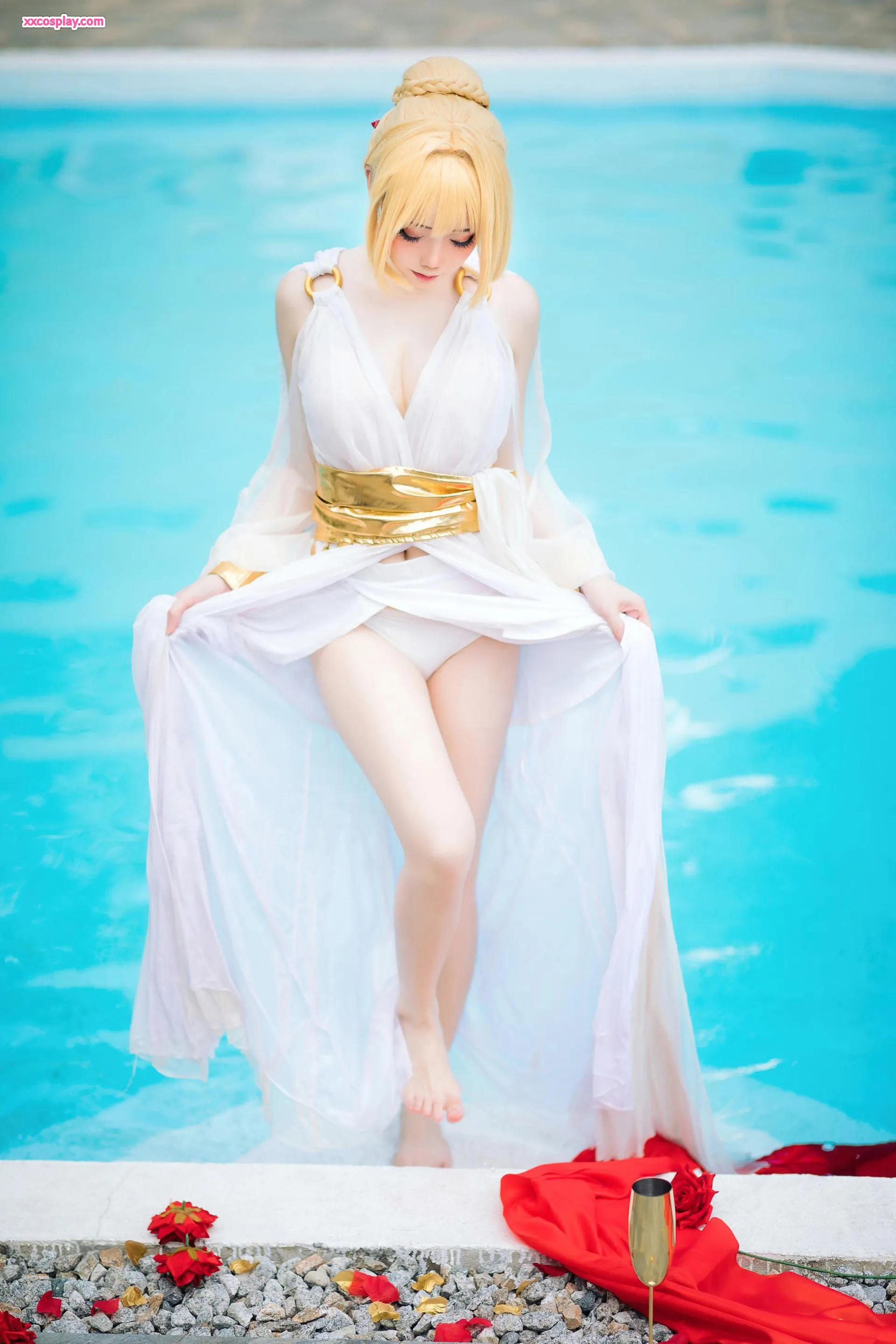 Menmentan sebagai Nero Claudius dalam Gaun Tidur FGO