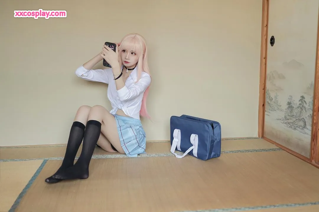 愛老師_PhD：制服＆水着グラビア