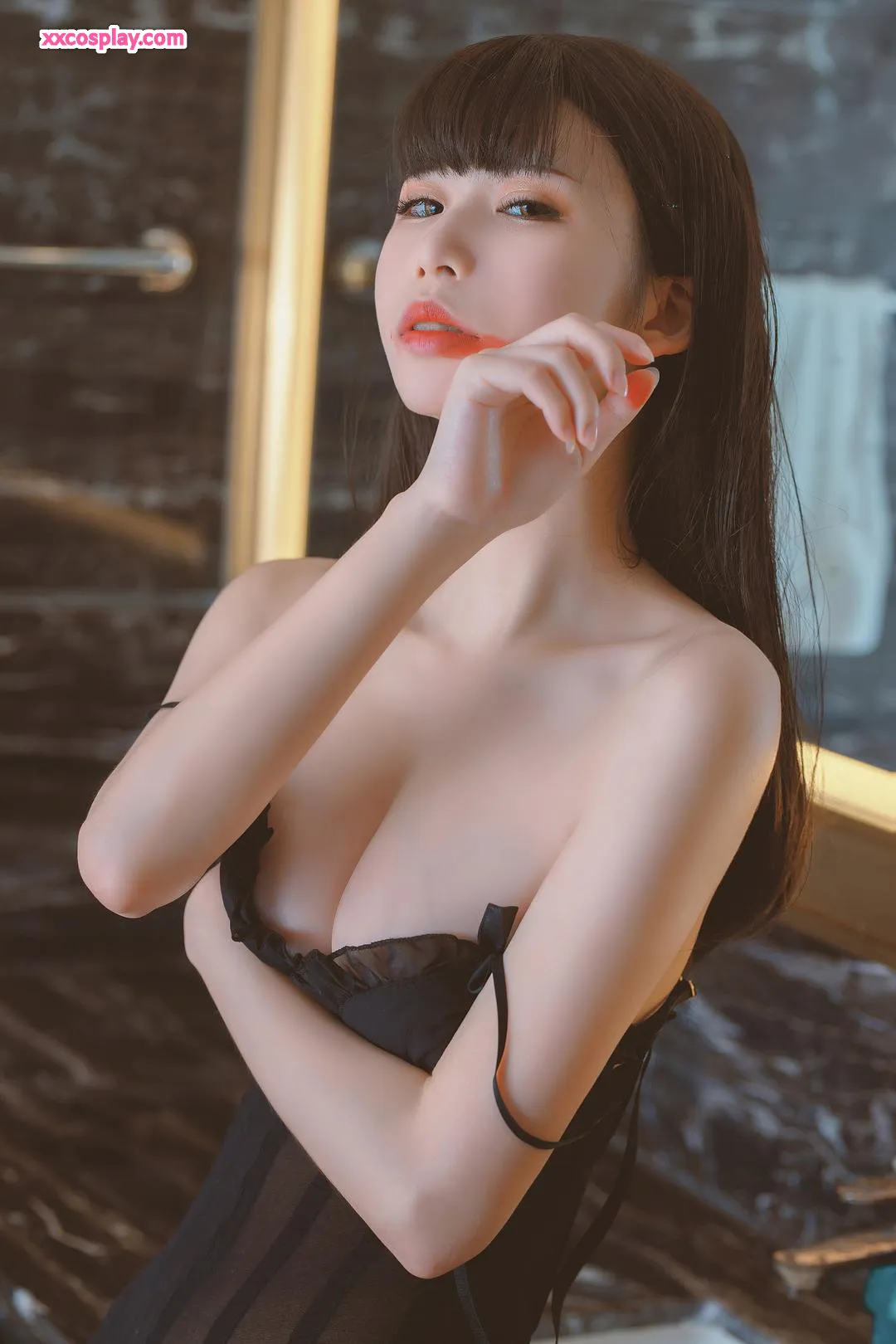 Ai Laoshi PhD : Lingerie en Dentelle Noire Séduisante