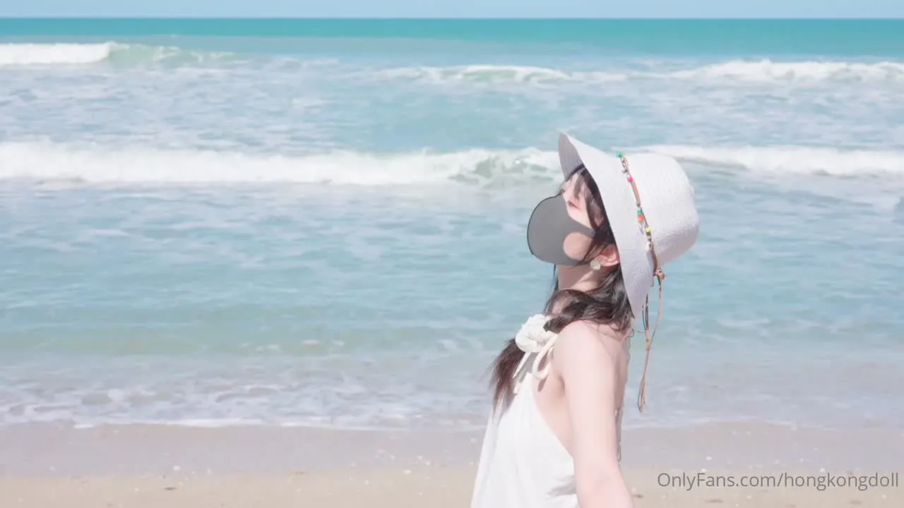 玩偶姐姐HongKongDoll cosplay album HongKongDoll NO.114: 시골 해변 산책의 하루 - Video 2