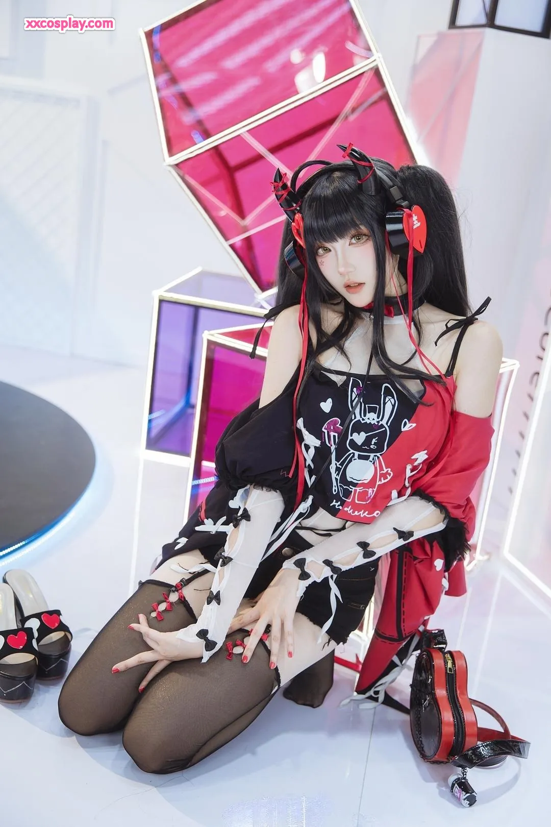 Guaxi Chan como Neru - Melodia da Linha de Frente Cruzada