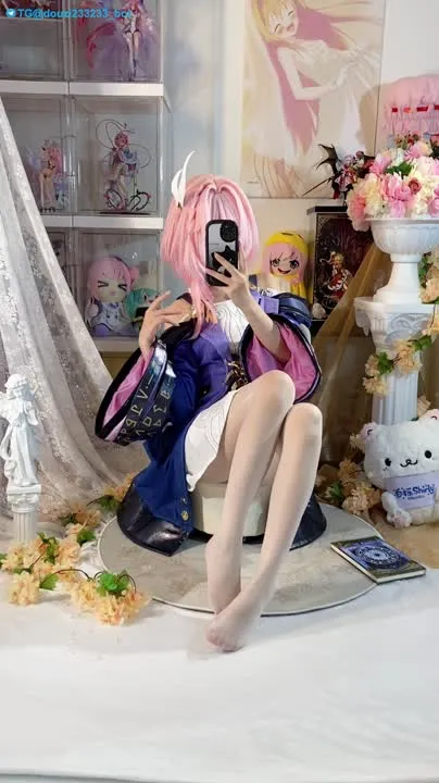 白栎Shirly cosplay album Shirly as Black Swan - Honkai: Star Rail Cosplay - Video 135