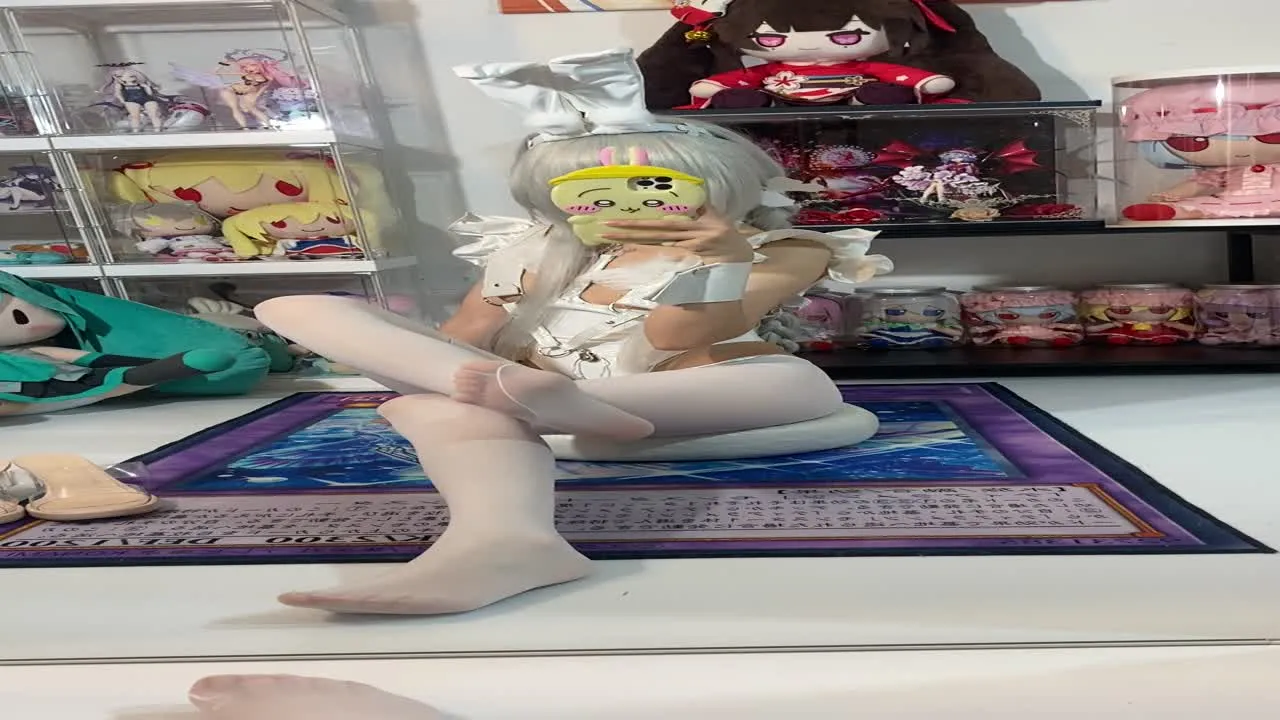 白栎Shirly cosplay album Shirly: Malisyosong Puting Bunny - Video 34