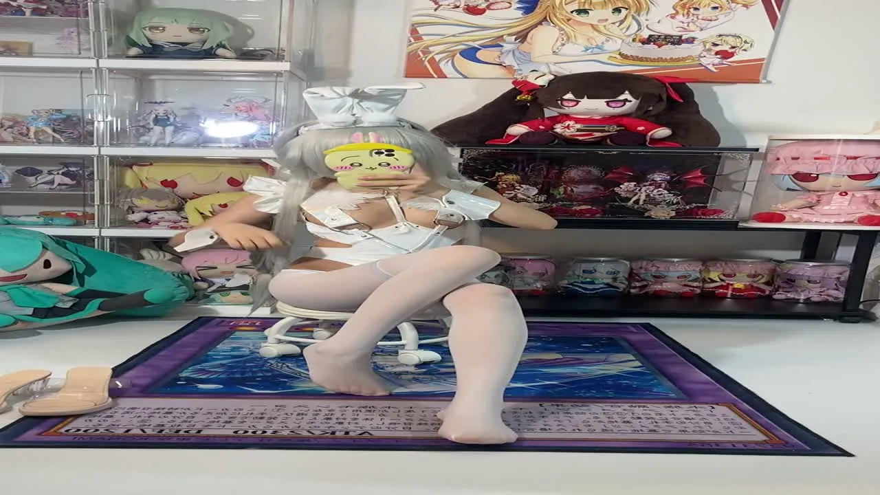 白栎Shirly cosplay album Shirly: Malisyosong Puting Bunny - Video 36