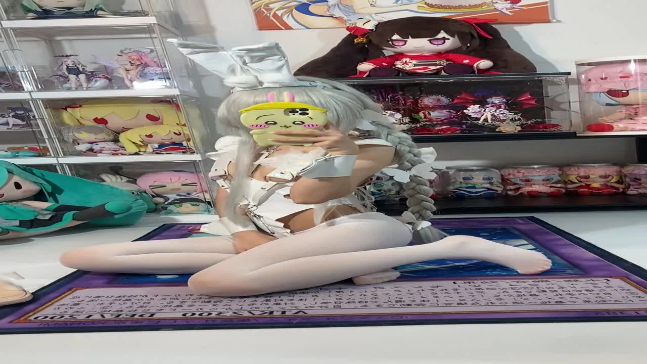 白栎Shirly cosplay album Shirly: Malisyosong Puting Bunny - Video 38