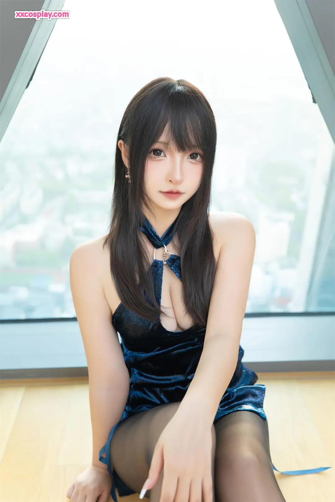 Kagurazaka Mafuyu - Elegância do Cheongsam Azul