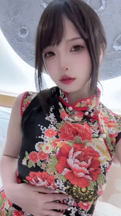 神楽坂真冬 cosplay album Kagurazaka Mafuyu: Sự Thanh Lịch Của Áo Dài Tàu Cổ Điển - Video 77