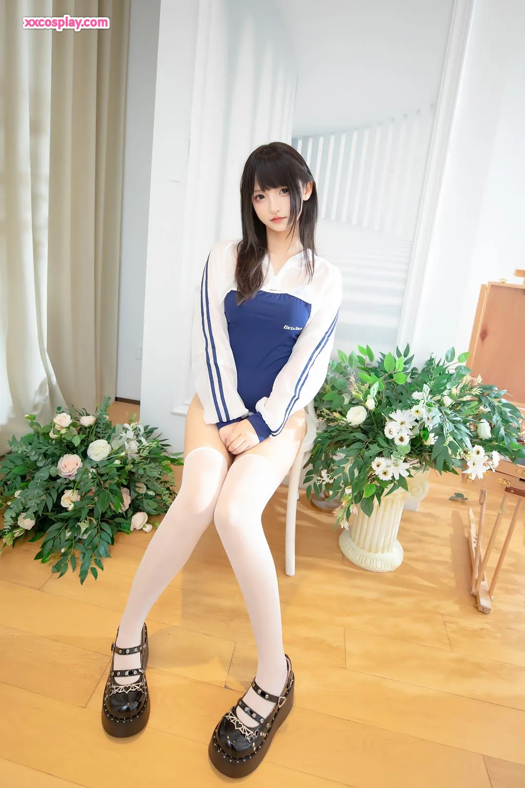 神乐坂真冬：夏日泳装写真集